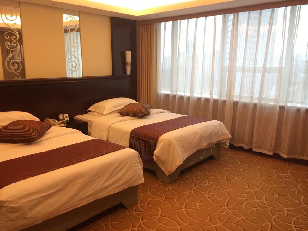 Green Land Hotel Kunming Room photo