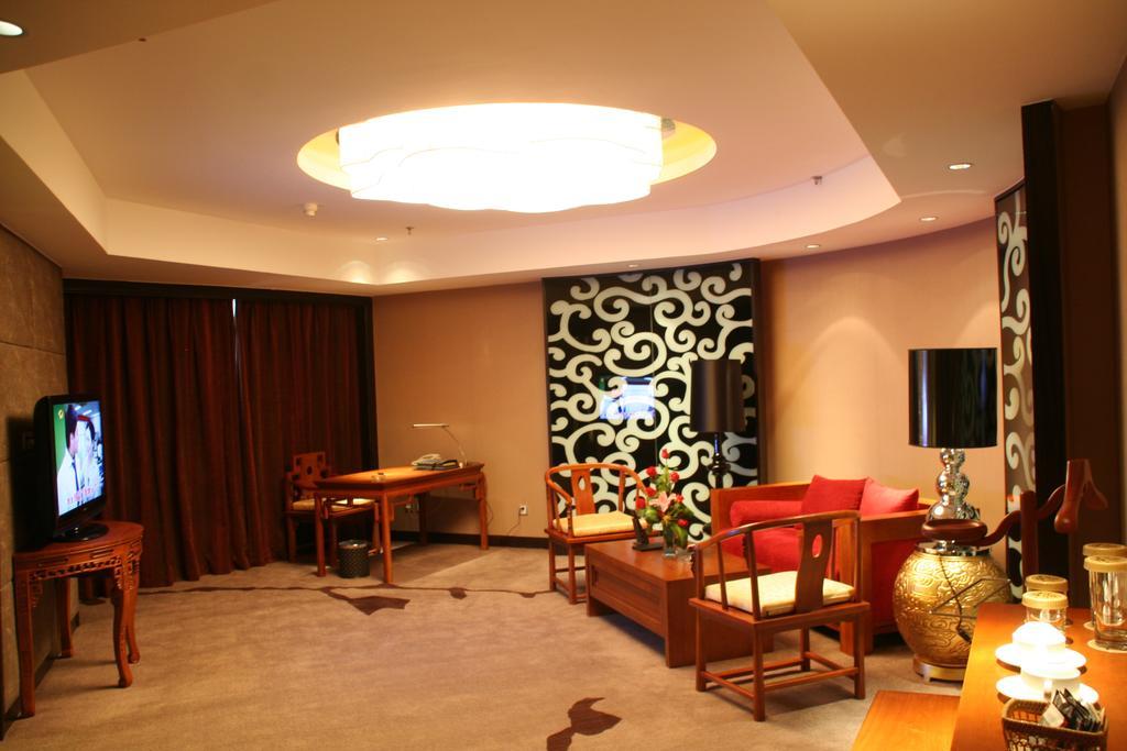 Green Land Hotel Kunming Room photo